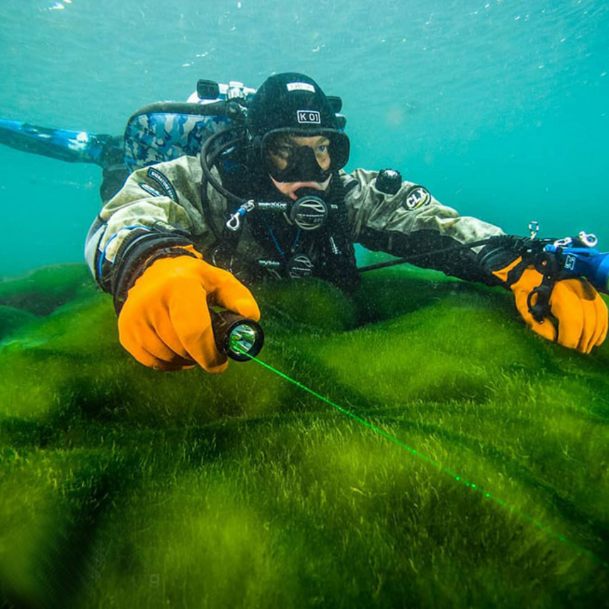 Lanterna scuba D570-GL cu laser verde